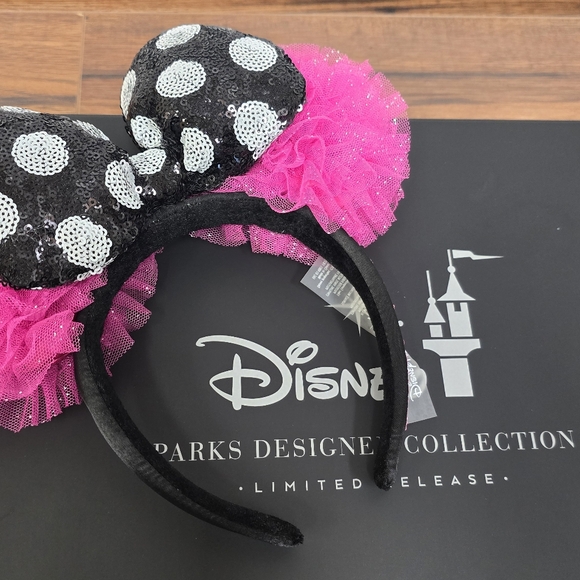 Disney Limited Release Betsey Johnson Mickey Ears - Picture 15 of 16